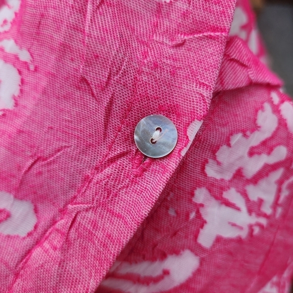CHICOS DEEP PINK & WHITE BUTTON DOWN Collared Shirt Women's Large 12 Lightweight - Picture 4 of 6